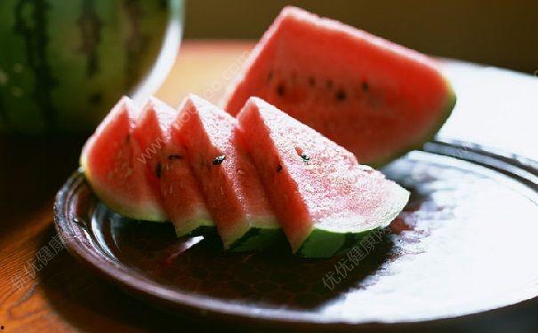 吃瓜能喝酒啊,尽享欢乐时光