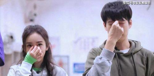 朋友分手情侣吃瓜,情侣分手背后的甜蜜与苦涩