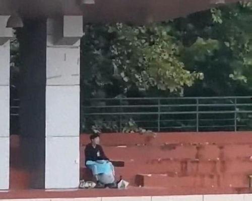 四川操场吃瓜视频,一场引发热议的校园风波