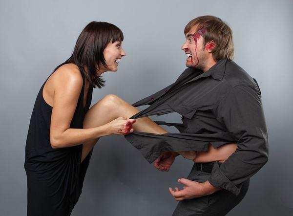 夫妻吵架吃瓜表演视频,吃瓜群众围观表演大戏