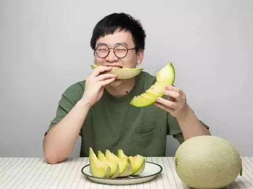 小猫吃瓜蜜瓜会死吗视频,揭秘瓜果安全食用指南