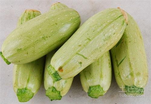吃瓜小便多
